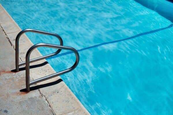 Combien de temps dure l’installation d’une piscine enterrée ?